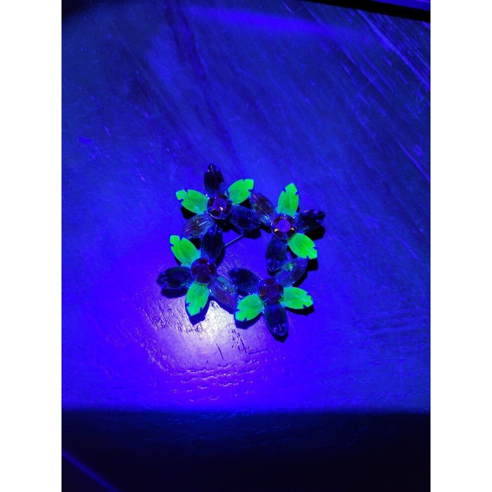 Weiss Like Rhinestone Wreath Brooch In Ambers And Green Uranium